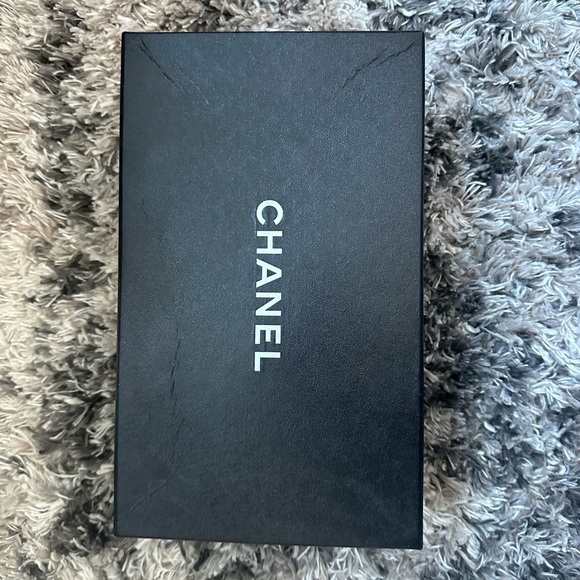 CHANEL Quilted Espadrilles, size 37, cream and black with gold accent - Picture 3 of 9